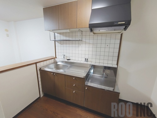 キッチン　写真は反転のお部屋です