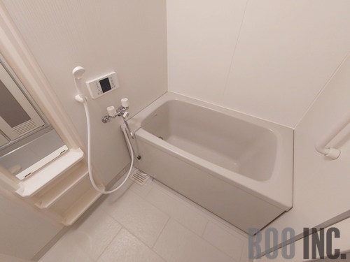 バス・シャワールーム　写真は反転のお部屋です