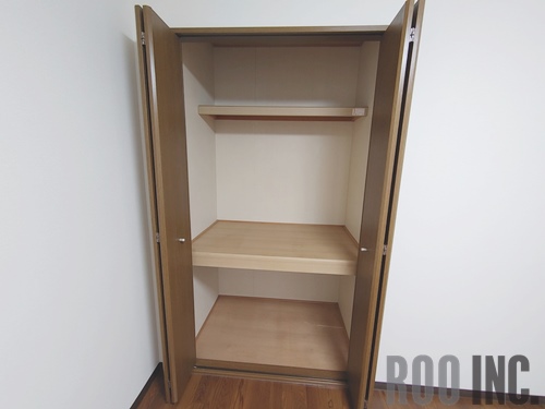 収納　写真は反転のお部屋です