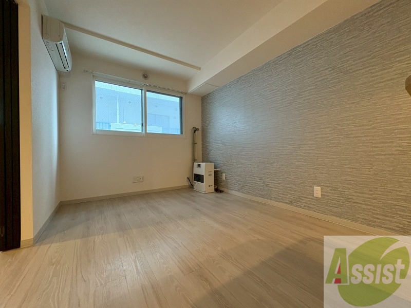 居室・リビング　リビングです。木目のフローリングが落ち着きますね。