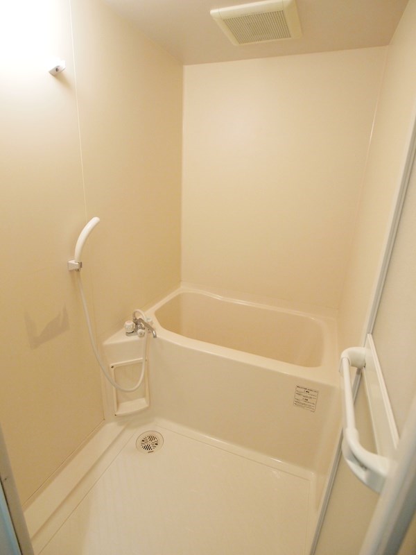 バス・シャワールーム　バスルーム。状態良し。