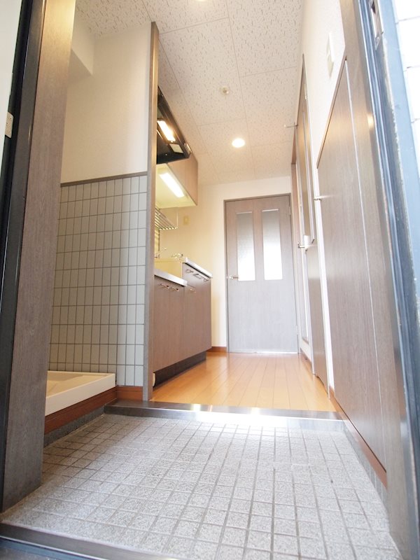 玄関　明るい玄関でお出迎え。