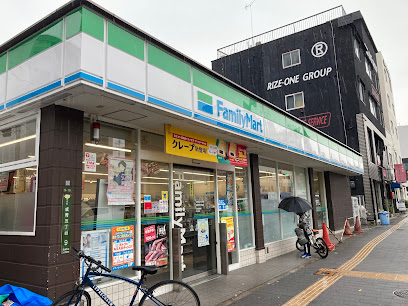 コンビニ　ファミリーマート 成育五丁目店（コンビニ）まで185m