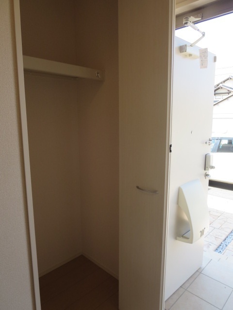玄関　１０２号室の写真を利用