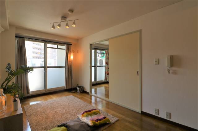 居室・リビング　スペースの活用がしやすい2Kタイプのお部屋です