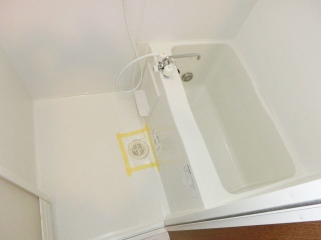 バス・シャワールーム　浴室乾燥機・追焚付きバス。