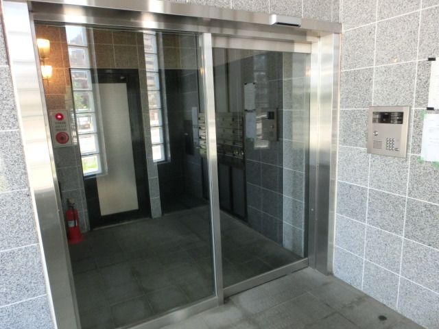 セキュリティ　女性でも安心なオートロック付。