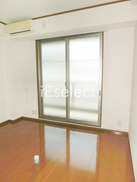 居室・リビング　フローリング張りの洋室です。