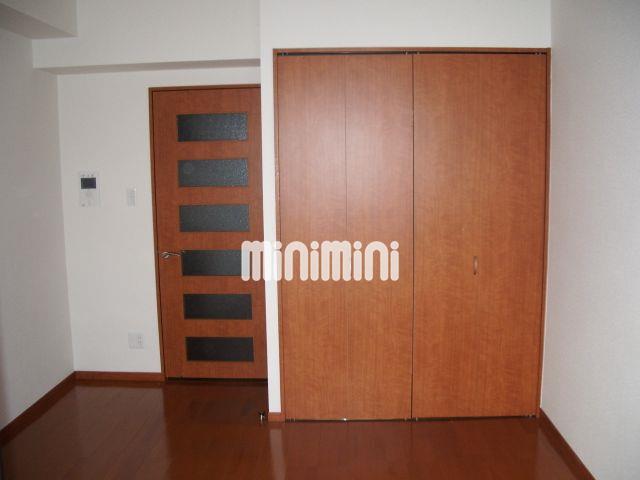 居室・リビング　ベランダ側から居室を撮影しました