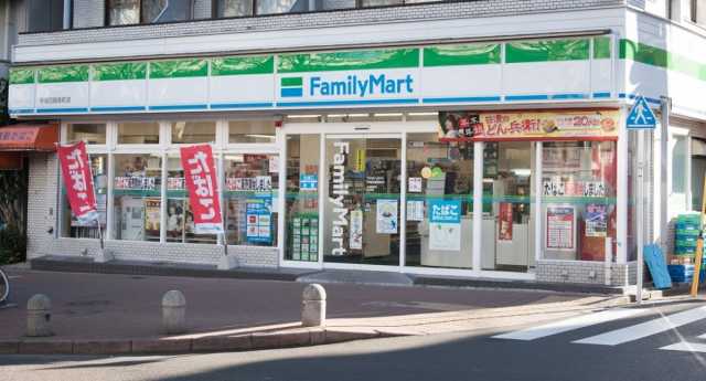 コンビニ　ファミリーマート　早稲田鶴巻町店（コンビニ）まで220m