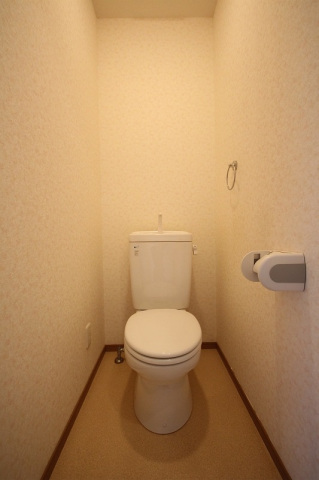 トイレ　☆シャワー付き温水便座☆