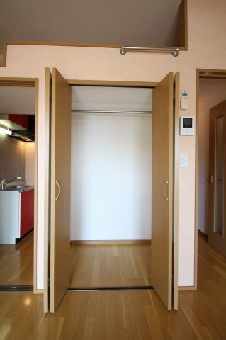 収納　☆ハンガーパイプ付きクローゼット☆