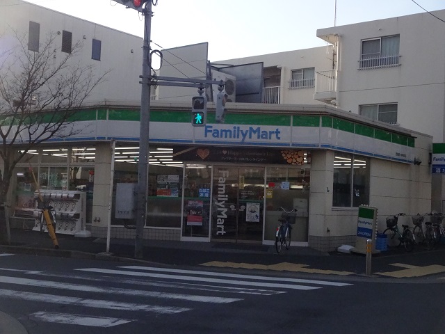 コンビニ　ファミリーマート 西葛西小学校前店（コンビニ）まで438m