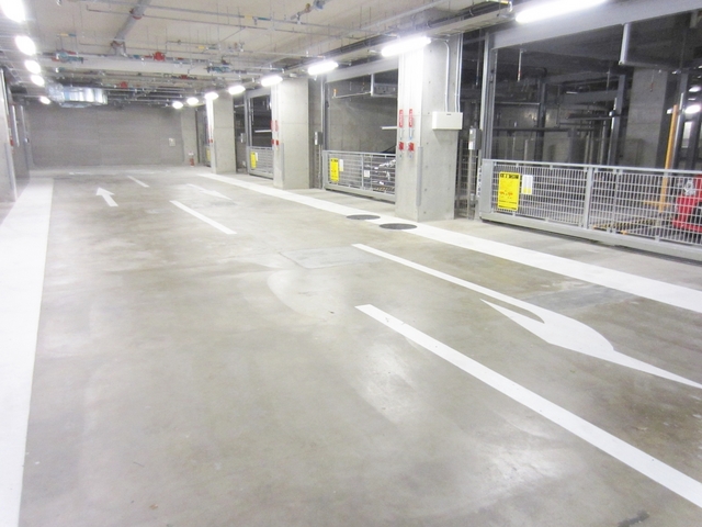 駐車場　駐車場は地下にあります！