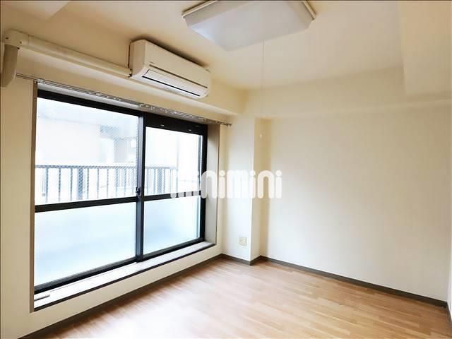 居室・リビング　６．７帖洋室