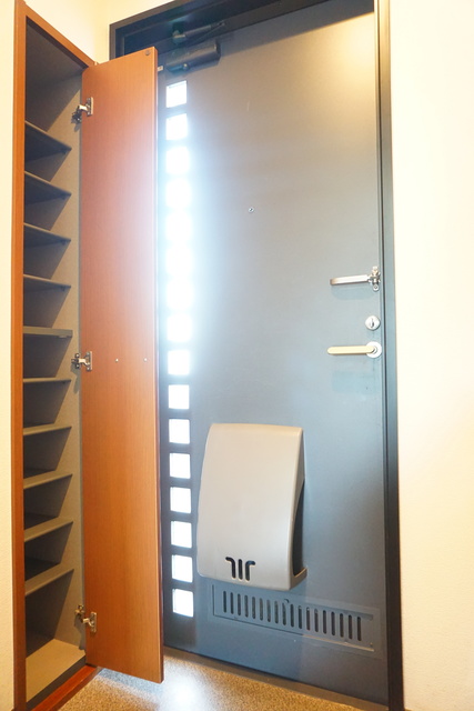 玄関　下駄箱付なので、玄関はいつでもスッキリ片付きますね☆