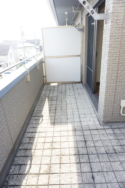 バルコニー　バルコニー付！お天気のいい日は洗濯物も気持ちよく干せますね！