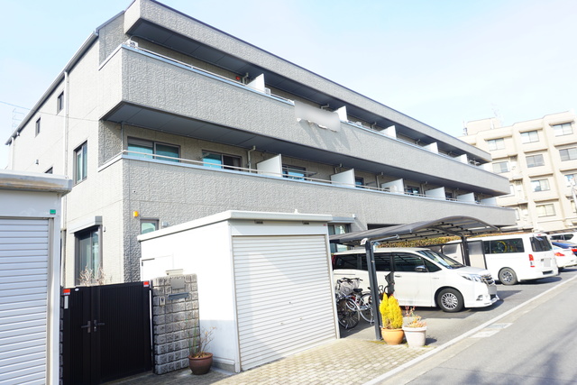 建物外観　閑静な住宅街で住環境良好です☆人気のマンションタイプです☆