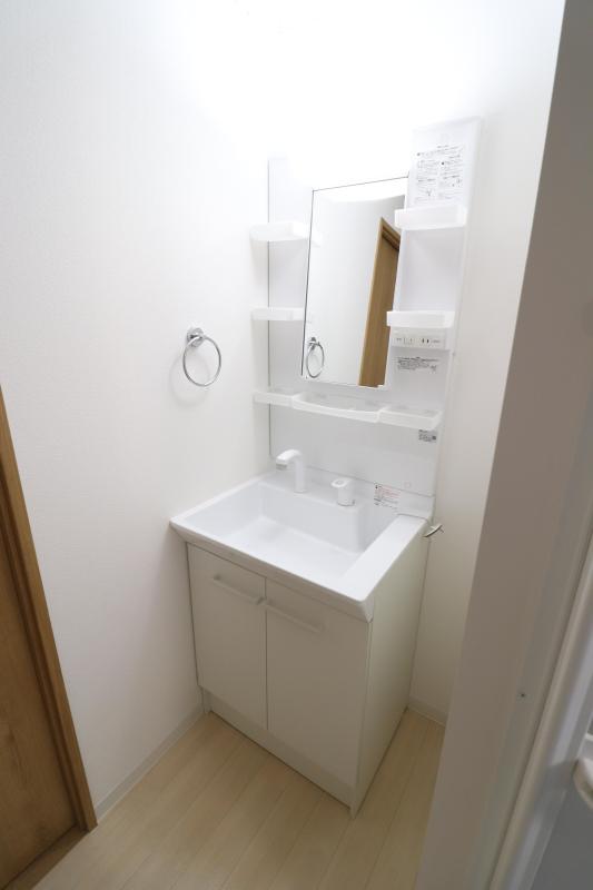 洗面設備　１　洗面脱衣所　シャワー洗面台