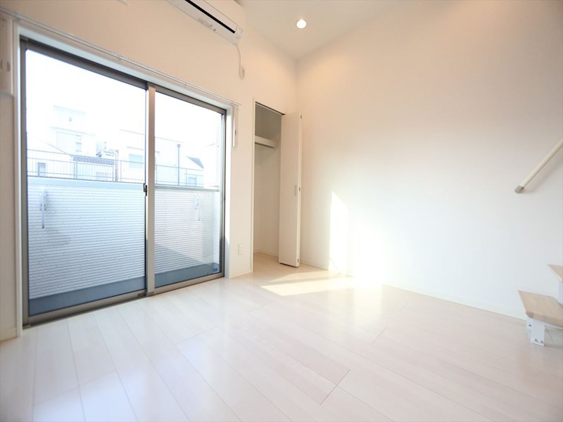 バルコニー　洋室6帖　ロフト6帖（収納にも寝室にも使用できます）