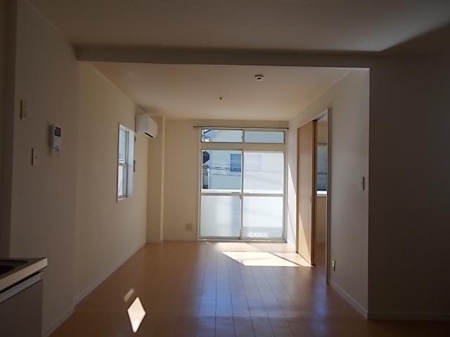 居室・リビング　こちらの居間で趣味の時間をお楽しみください