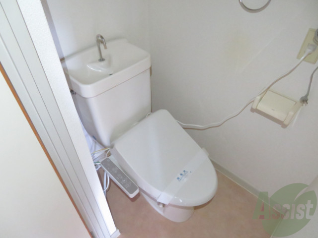 トイレ　トイレとお風呂が別なので清潔に使えて嬉しいですね。