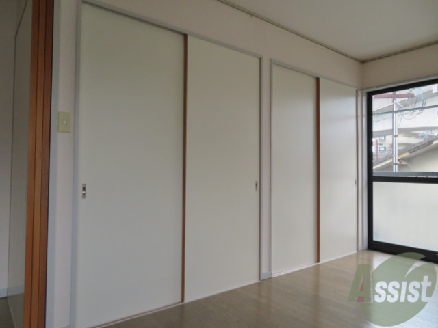 収納　収納はこちらのクローゼットをお使いください。