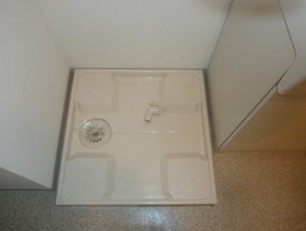 その他設備　防水パン付きの洗濯機置場です。