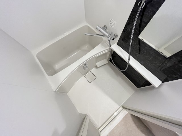 バス・シャワールーム　コンパクトで使いやすいお風呂です