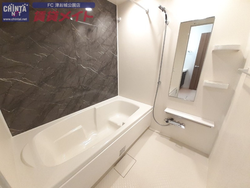 バス・シャワールーム　同型タイプの写真です