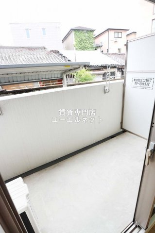 バルコニー　バルコニー付きで採光＆風通し良好！