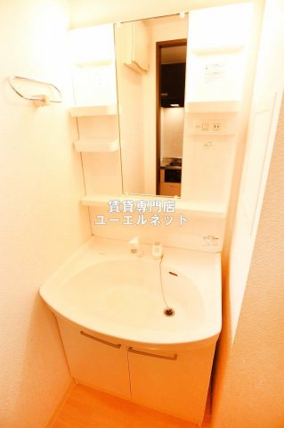 洗面設備　清潔感ある独立洗面台で毎日気持ちよく♪