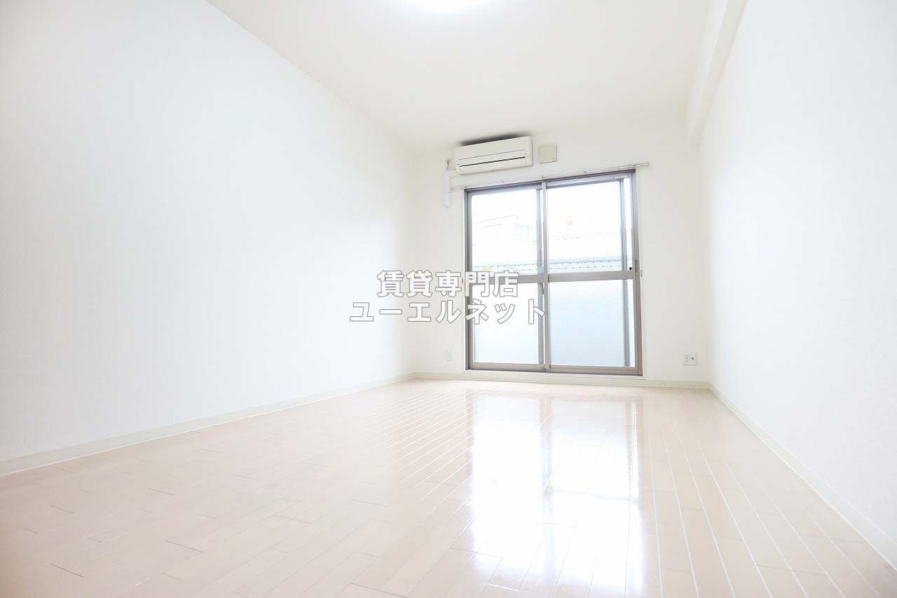 居室・リビング　ゆったりとくつろげる、落ち着きのある居室空間です