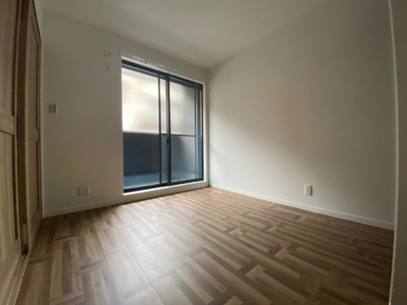 その他部屋・スペース　窓から室内へと降り注ぐやわらかな光と伸びやかなで開放な空間