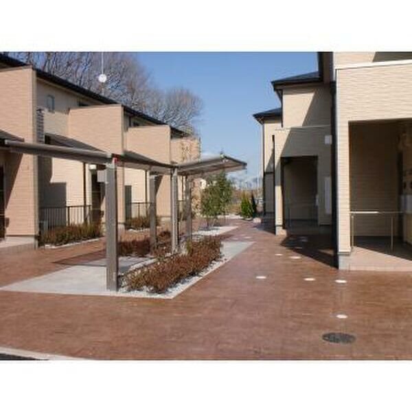 その他共有部分　敷地内屋根付きの駐輪場です。