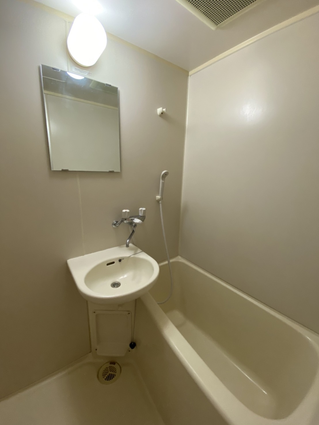 バス・シャワールーム　※同建物ほかのお部屋の写真です。