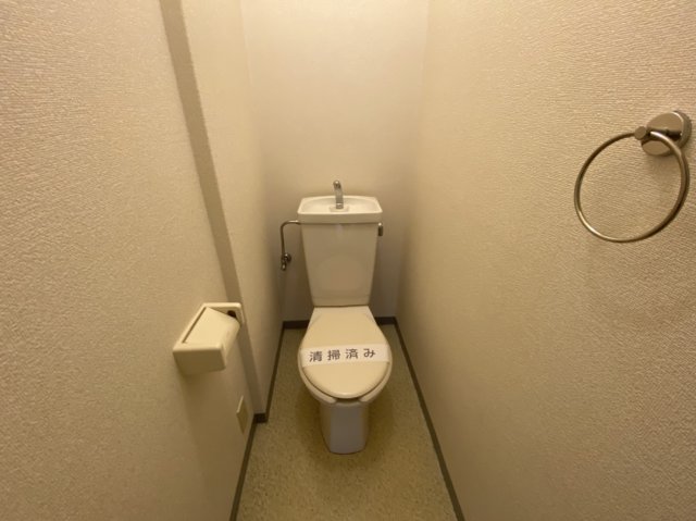 トイレ　※同建物ほかのお部屋の写真です。