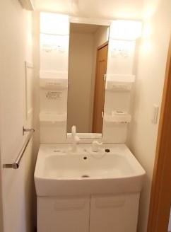 洗面設備　収納しやすいシャンプードレッサー