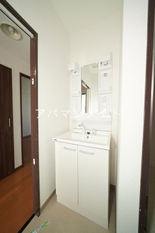 洗面設備　使いやすい洗面所です