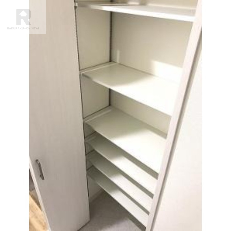 玄関　同物件別部屋写真