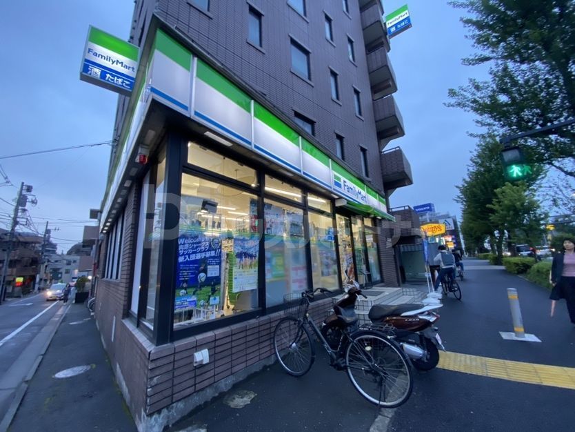 コンビニ　ファミリーマート小茂根2丁目（コンビニ）まで260m