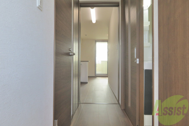 玄関　玄関はこんな感じで続いており、縦長な感じですかね