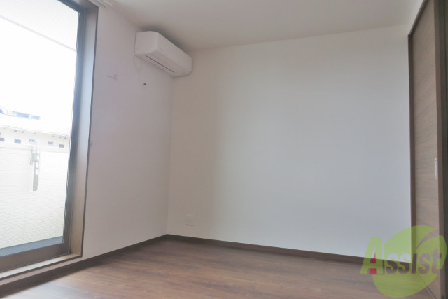 居室・リビング　この部分は１１．１２帖と広めなお部屋ですね