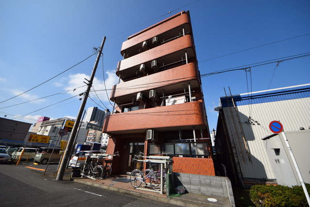 建物外観　～青い空、白い雲っ～