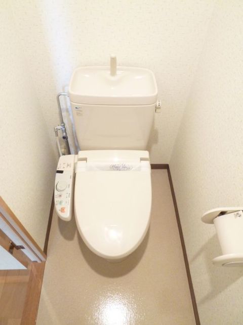 トイレ　温水洗浄便座付き！