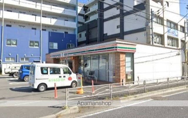 コンビニ　セブンイレブン（コンビニ）まで320m