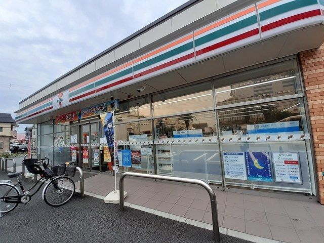 コンビニ　セブンイレブン様（コンビニ）まで613m