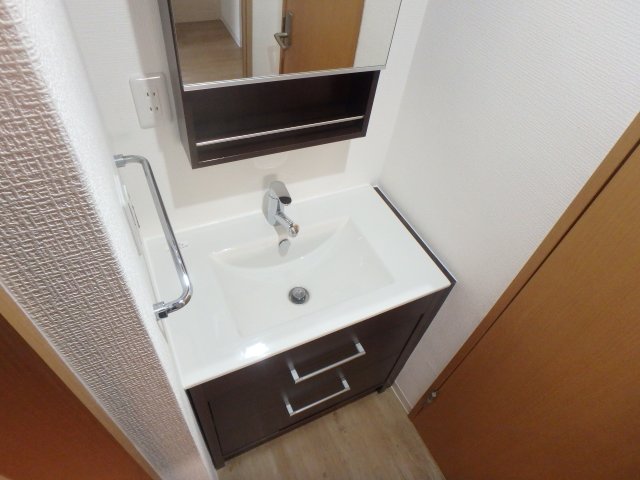 洗面設備　スペースが確保できる洗面所です