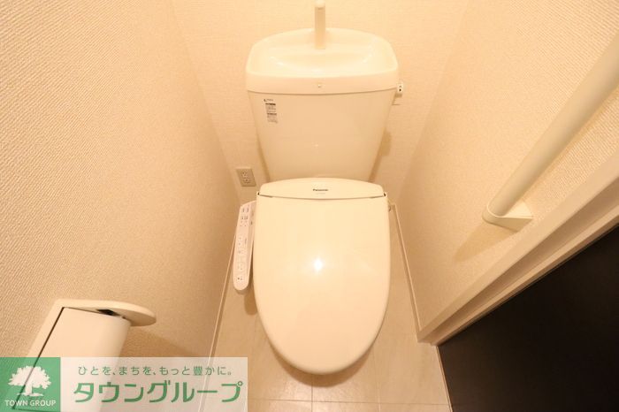 トイレ　ウォシュレット・手すり付き