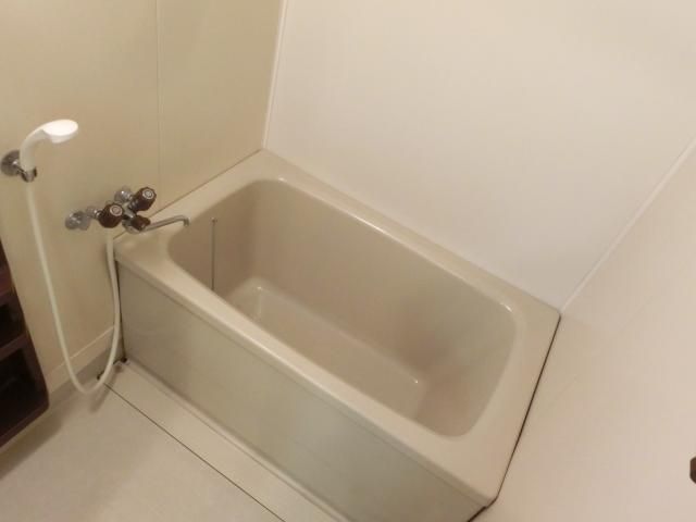 バス・シャワールーム　広い浴槽
